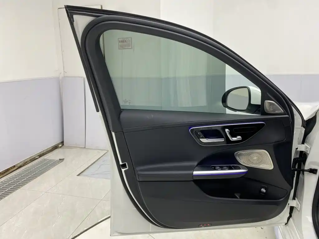 Mercedes-Benz C-Class — миниатюра 16