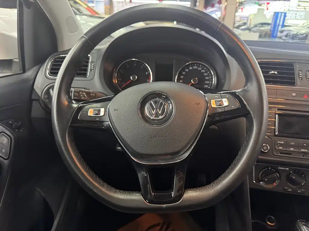 Volkswagen Polo — миниатюра 12