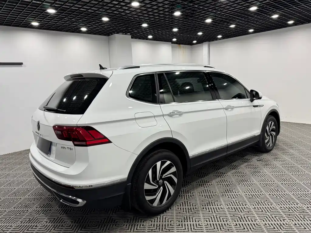 Volkswagen Tiguan L — миниатюра 7