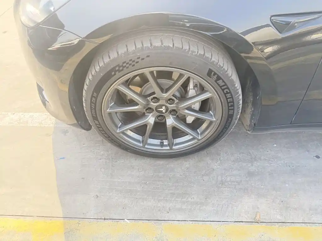 Tesla Model 3 — миниатюра 23