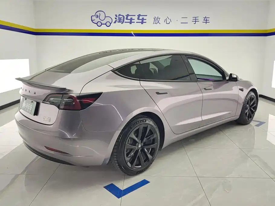 Tesla Model 3 — миниатюра 3