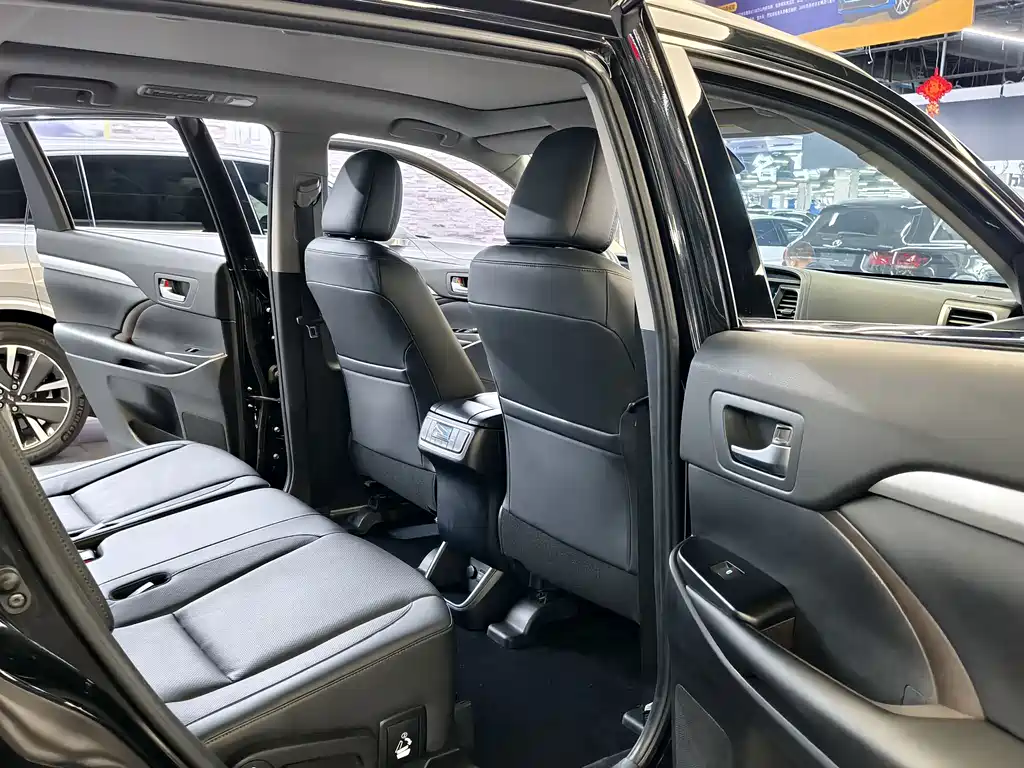 Toyota Highlander — миниатюра 12