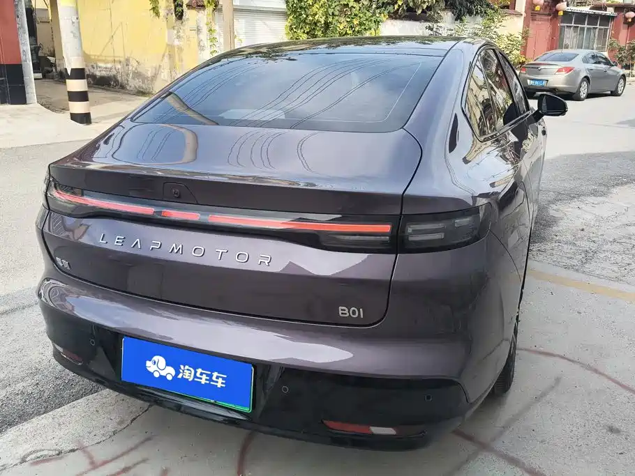 Leapmotor Leapmotor B01 — миниатюра 3