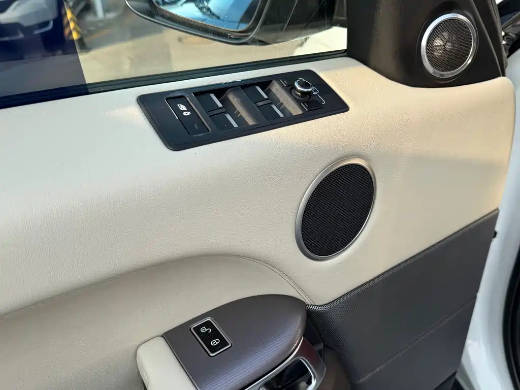 Land Rover Sport — миниатюра 12