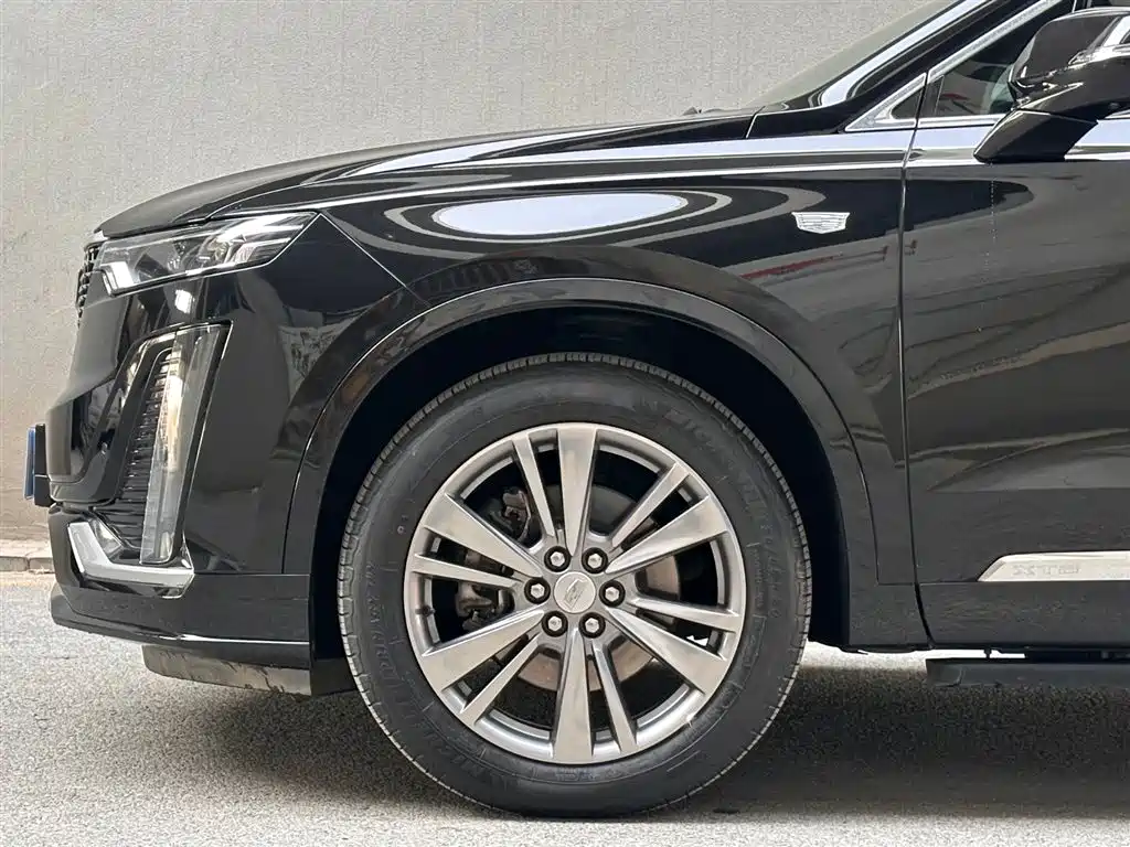 CADILLAC XT6