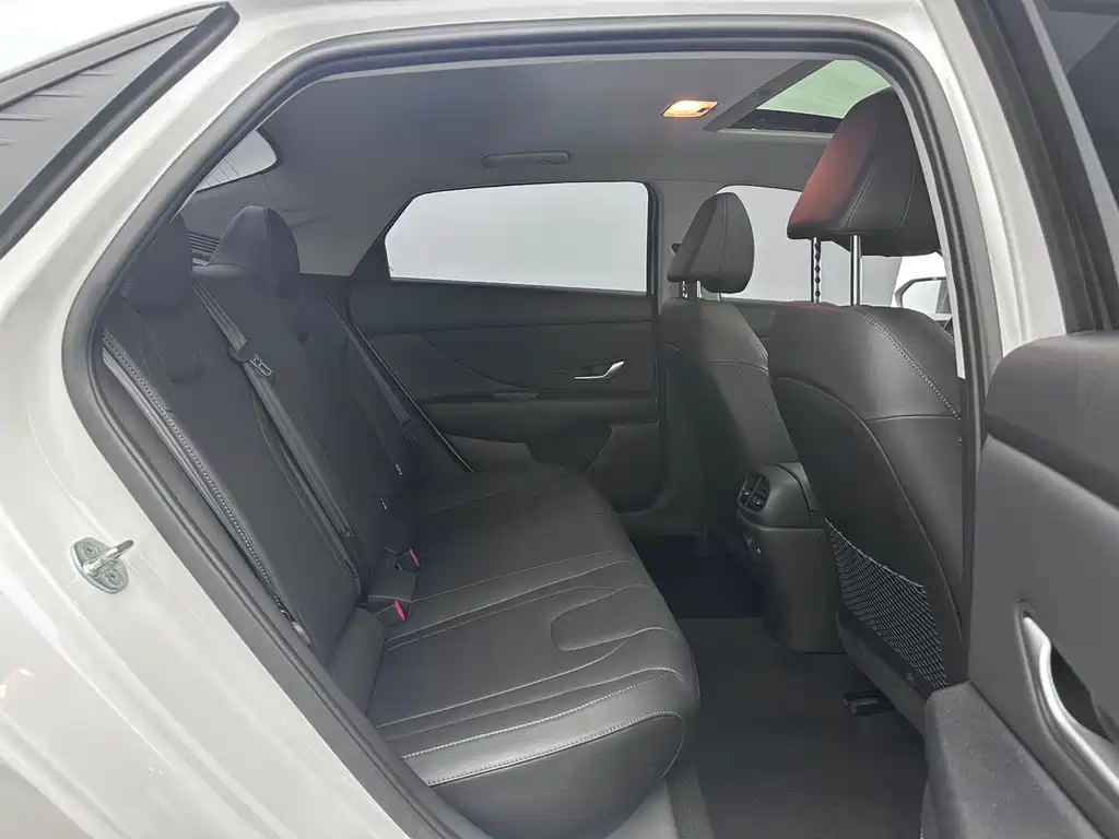 Hyundai Elantra — миниатюра 13