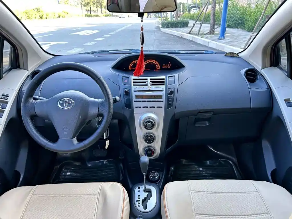 Toyota Yaris — миниатюра 6