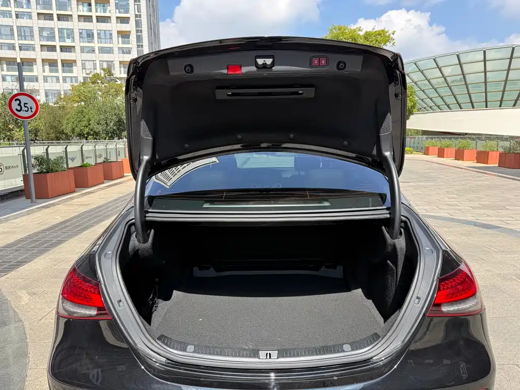 Mercedes-Benz E-Class — миниатюра 41