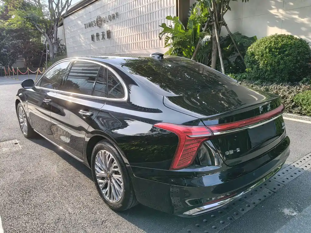 Hongqi Hongqi H5 — миниатюра 7