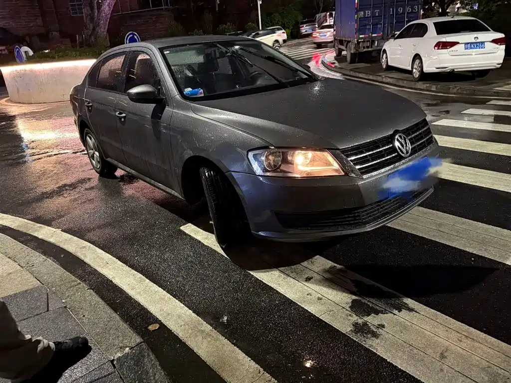 Volkswagen Lavida 2013