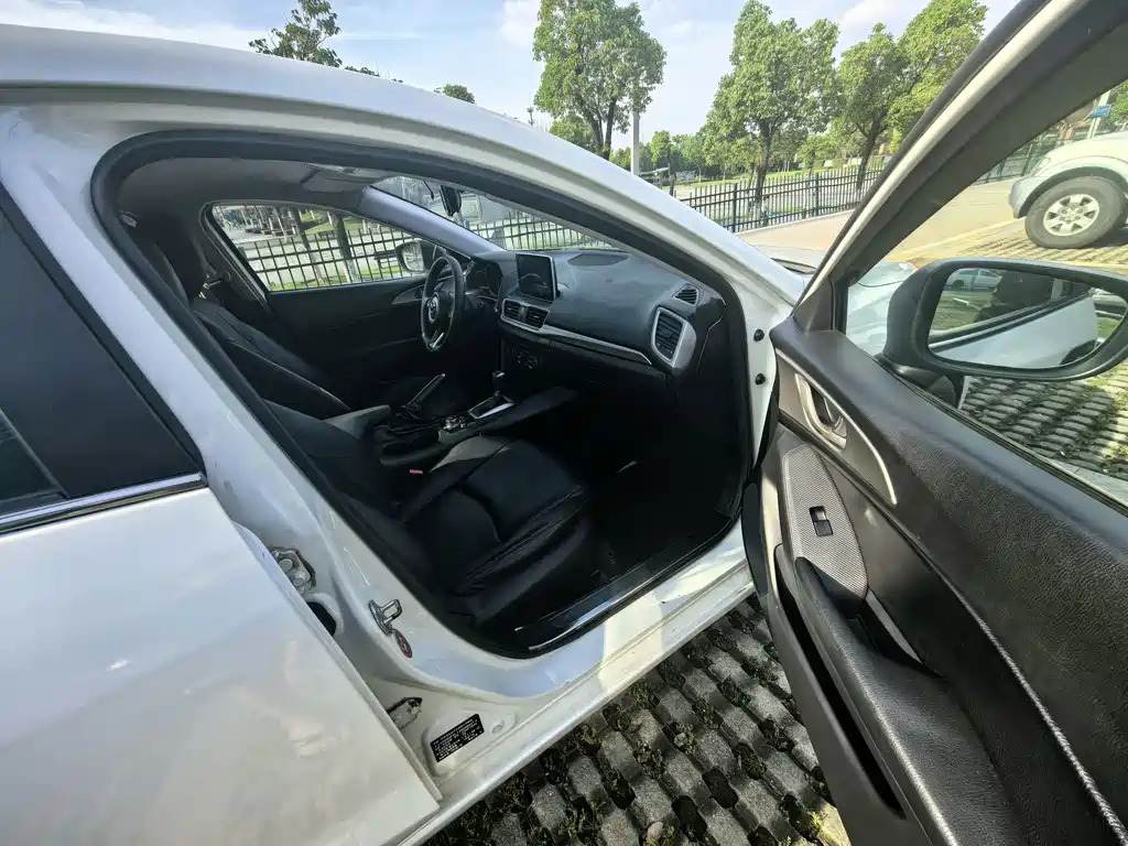 Mazda 3 Axela — миниатюра 14
