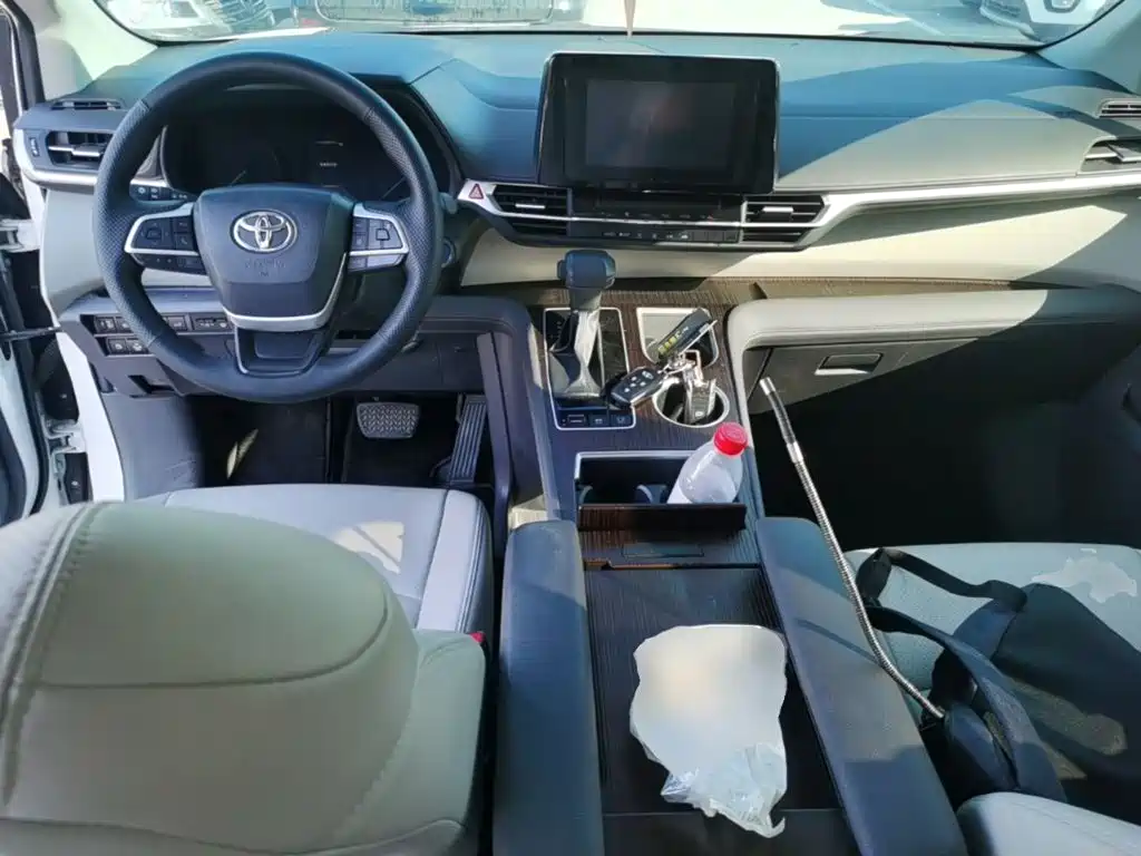 Toyota Sienna — миниатюра 10