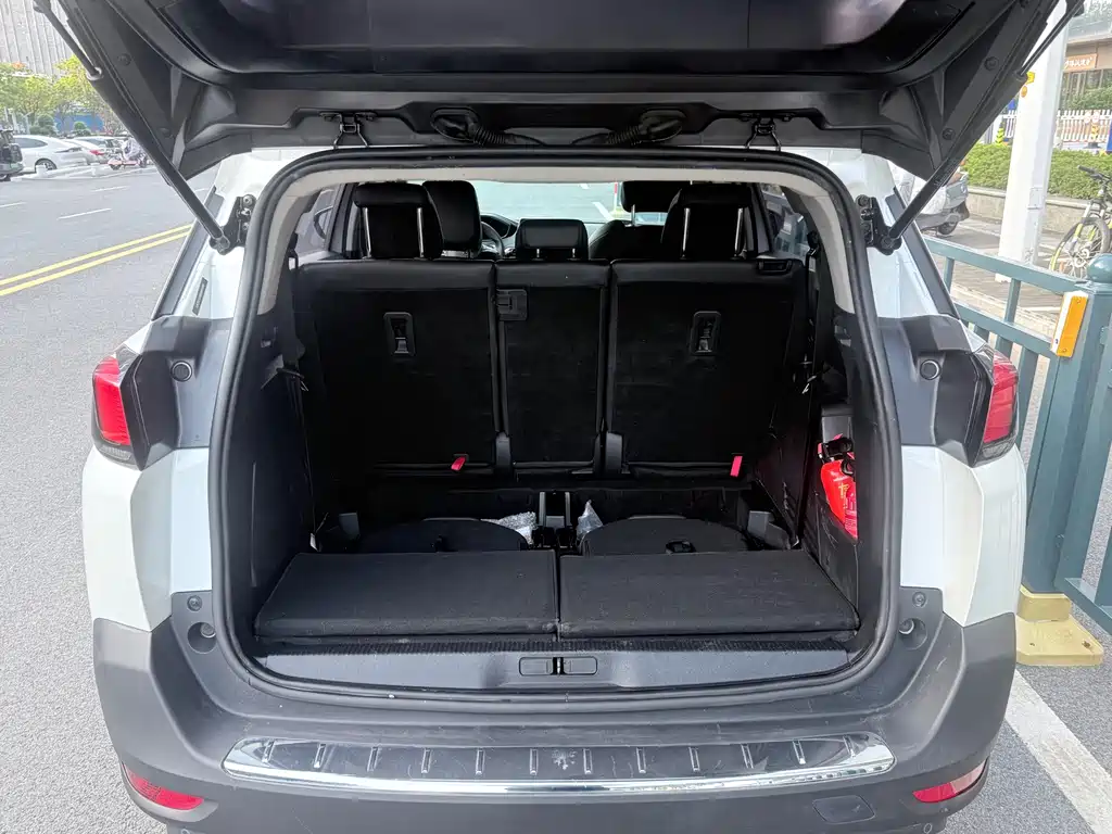 Peugeot 5008 — миниатюра 5