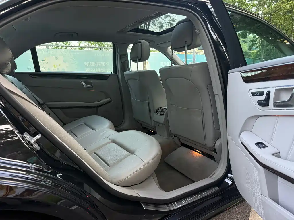 Mercedes-Benz E-Class — миниатюра 9