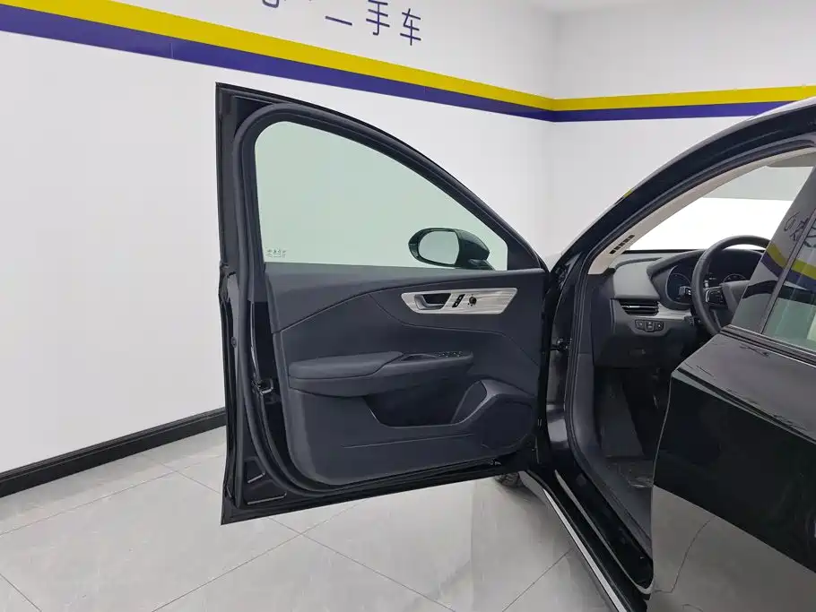 Hongqi Hongqi E-QM5 — миниатюра 7