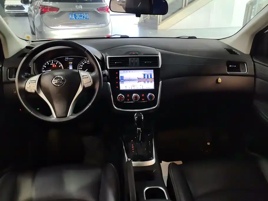 Nissan Tiida — миниатюра 12