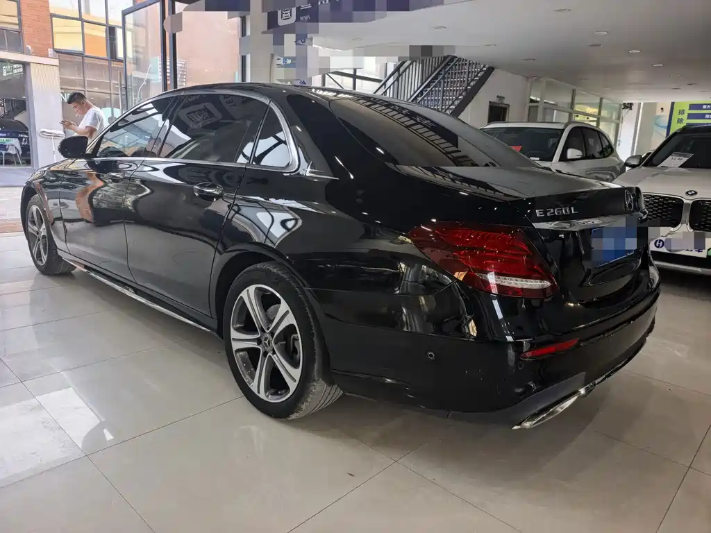 Mercedes-Benz E-Class — миниатюра 7
