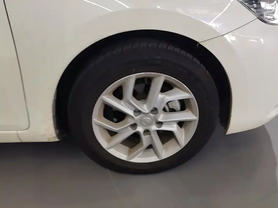 Nissan Tiida — миниатюра 6