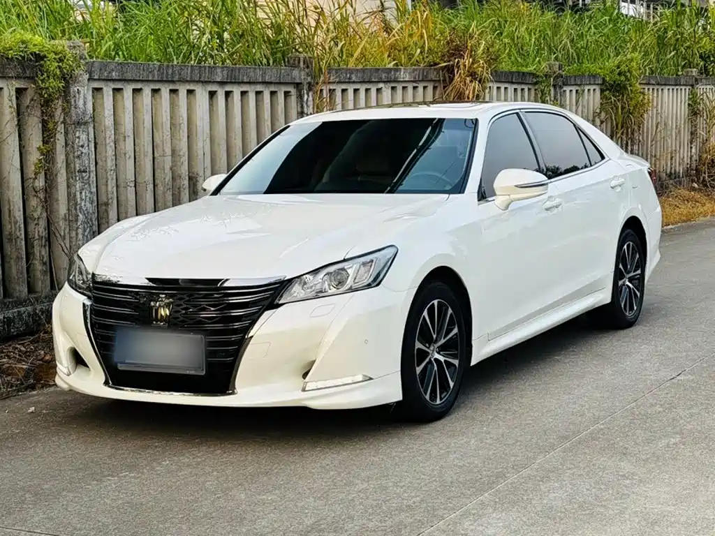 Toyota Crown — миниатюра 2