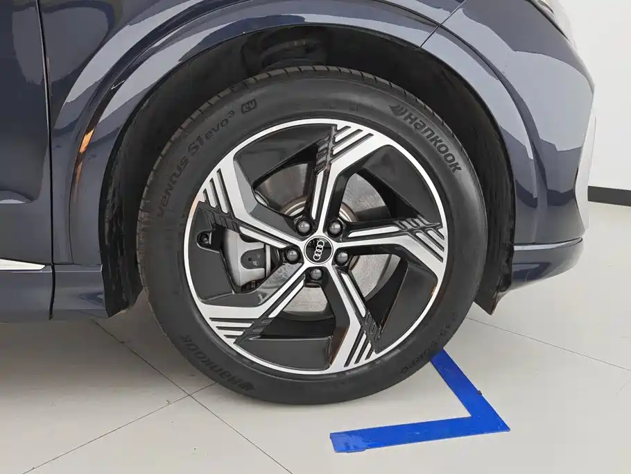 Audi Q4 e-tron — миниатюра 6