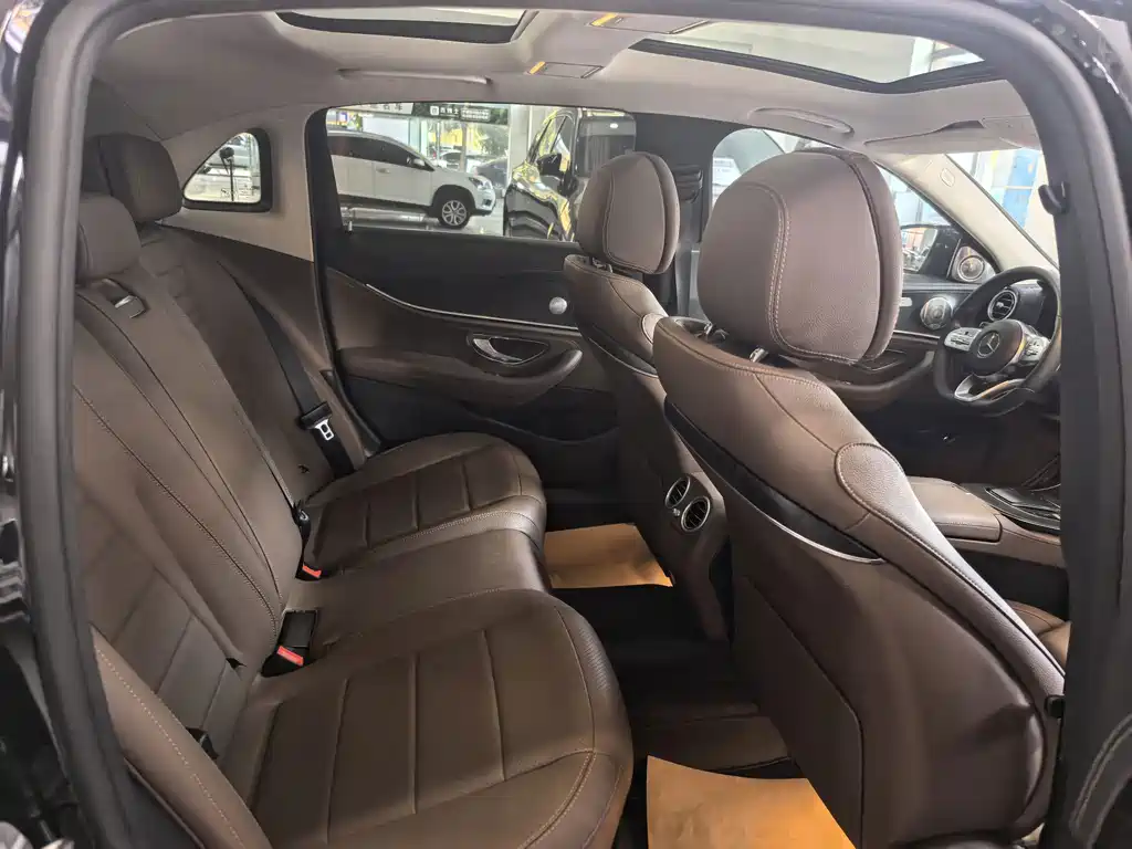 Mercedes-Benz E-Class — миниатюра 5