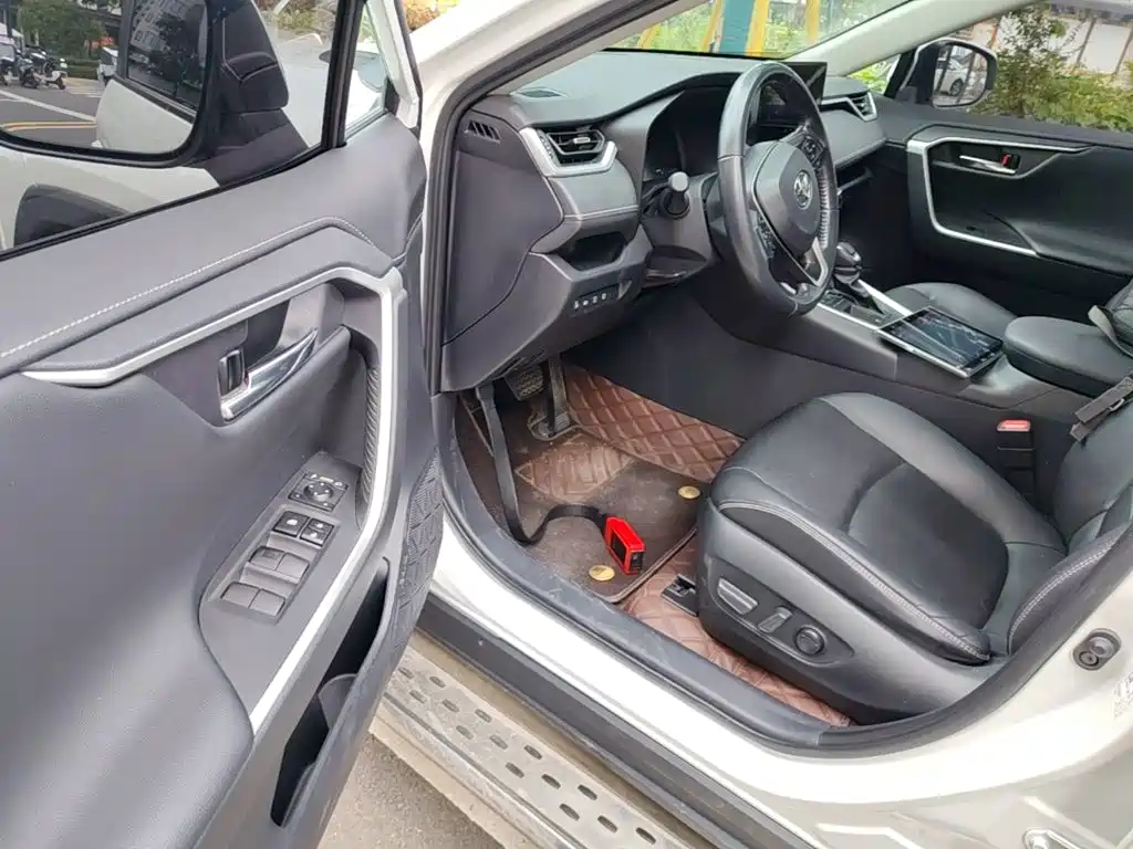 Toyota RAV4 — миниатюра 16