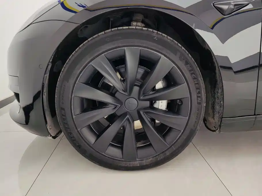 Tesla Model 3 — миниатюра 6