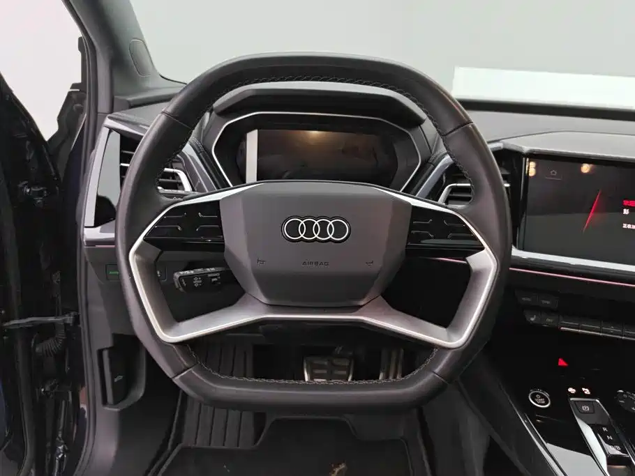 Audi Q4 e-tron — миниатюра 15