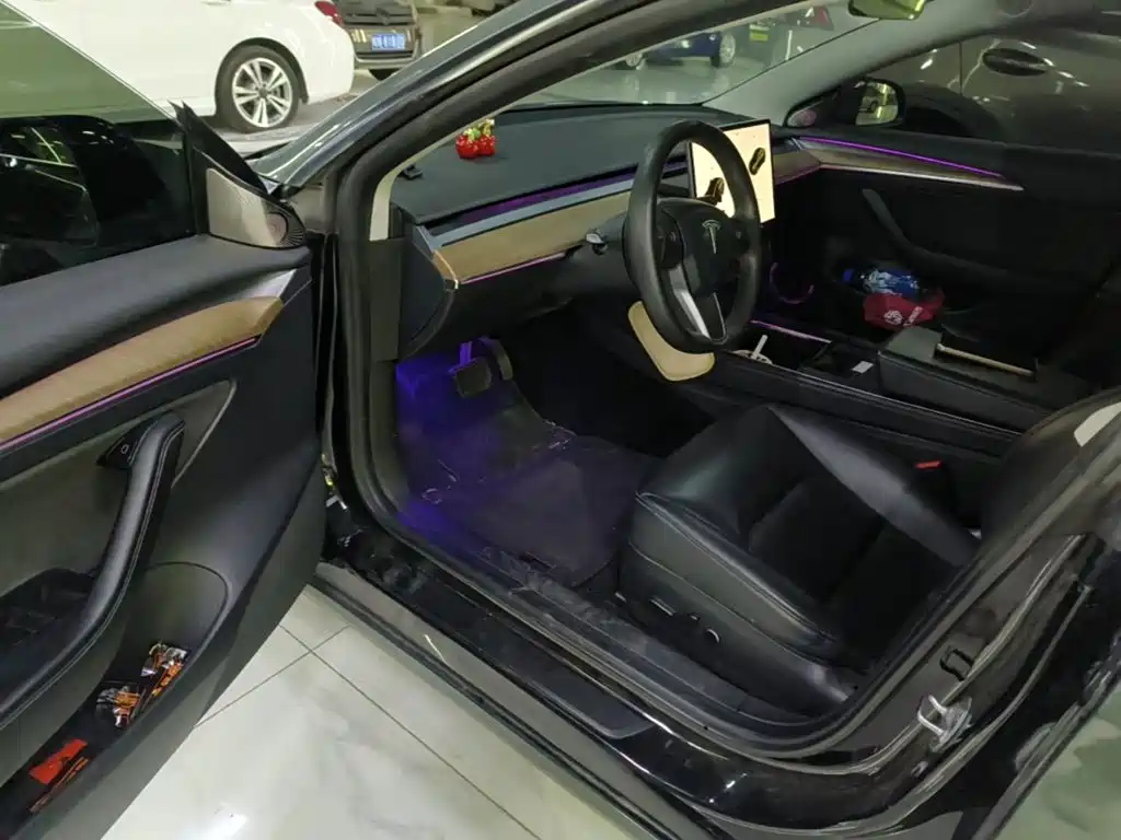 Tesla Model 3 — миниатюра 16