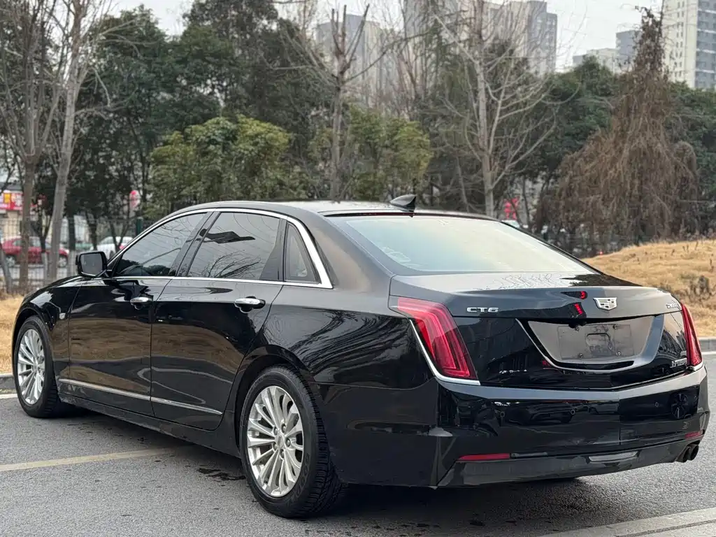 CADILLAC CT6