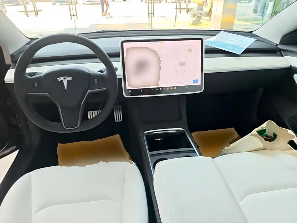 Tesla Model 3 — миниатюра 10