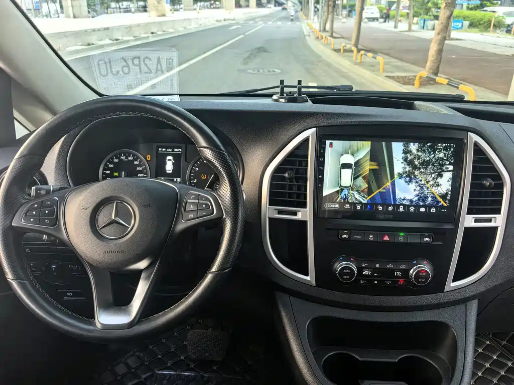 Mercedes-Benz Vito — миниатюра 12