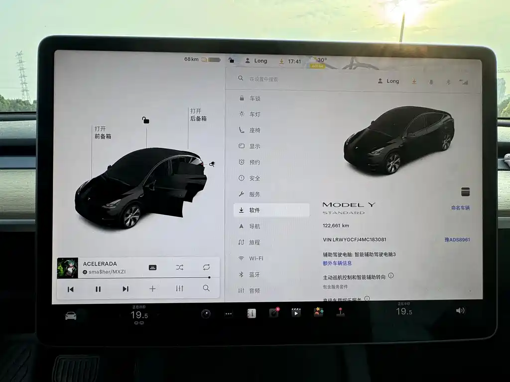 Tesla Model Y — миниатюра 12