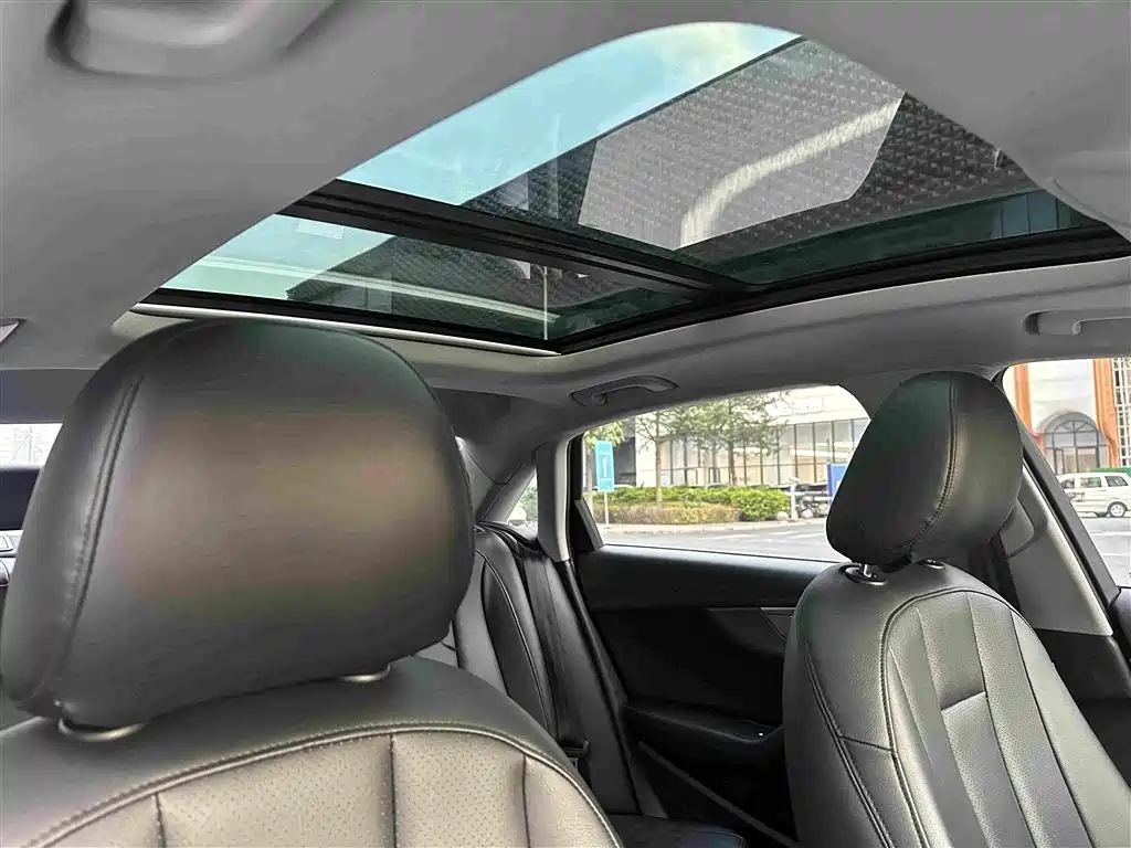 Audi A4L — миниатюра 20