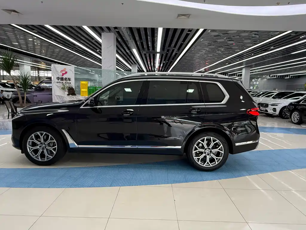 BMW X7 2023 xDrive40i Lead Luxury