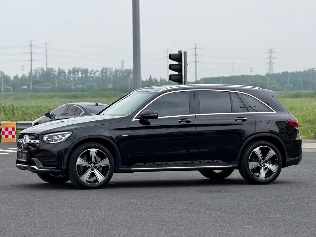 Купить Mercedes-Benz GLC