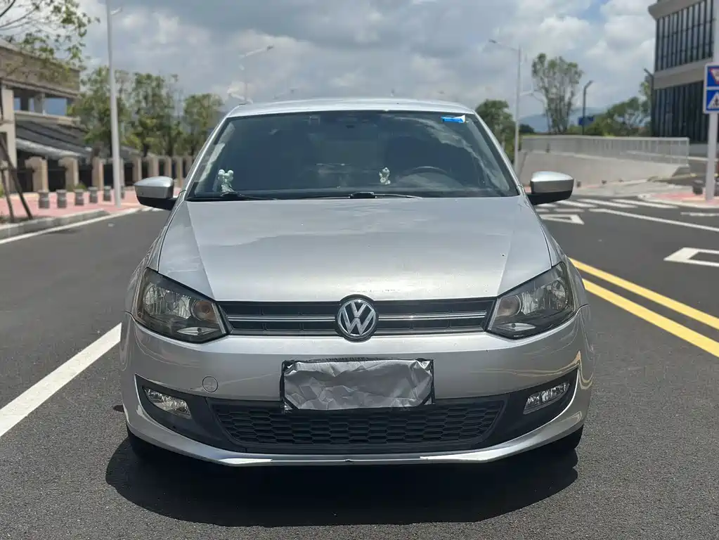 Volkswagen Polo 2011 1.6L AT