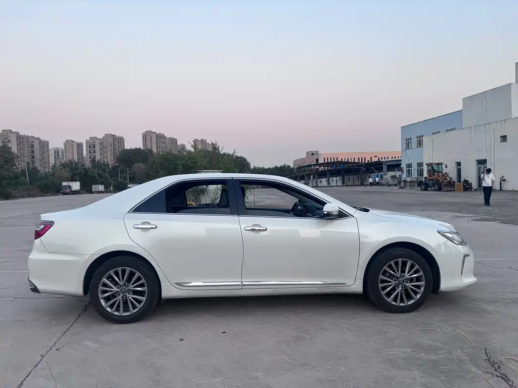Toyota Camry — миниатюра 8
