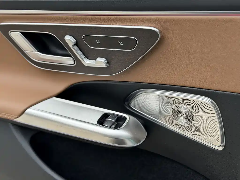Mercedes-Benz E-Class — миниатюра 12