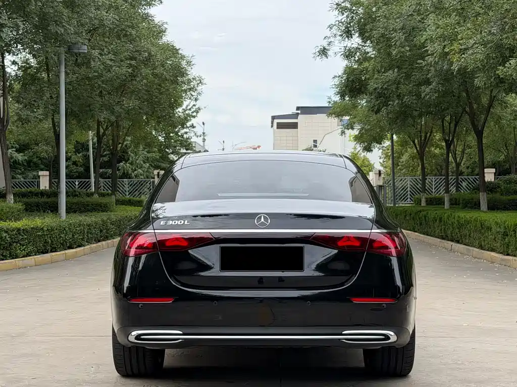 Mercedes-Benz E-Class — миниатюра 17