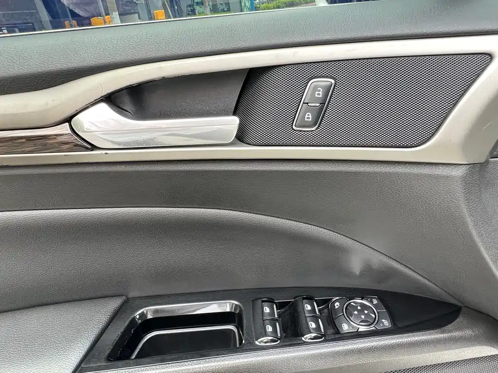 Ford Mondeo 2013 2.0L GTDi200 Fashion