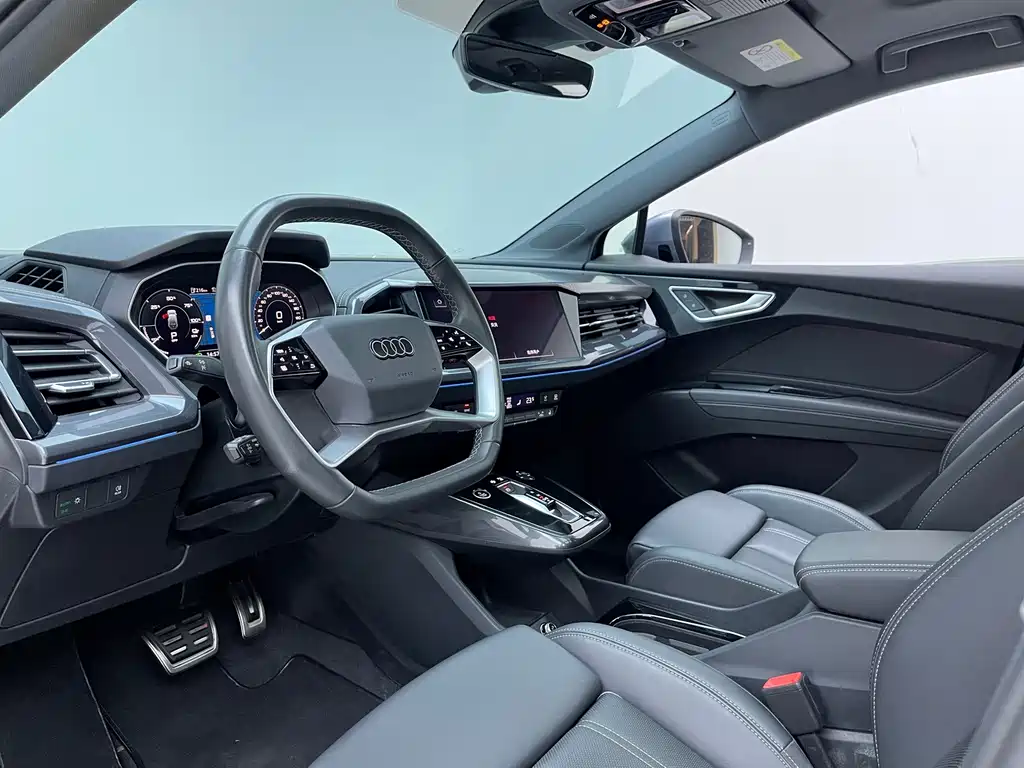 Audi Q4 e-tron — миниатюра 4