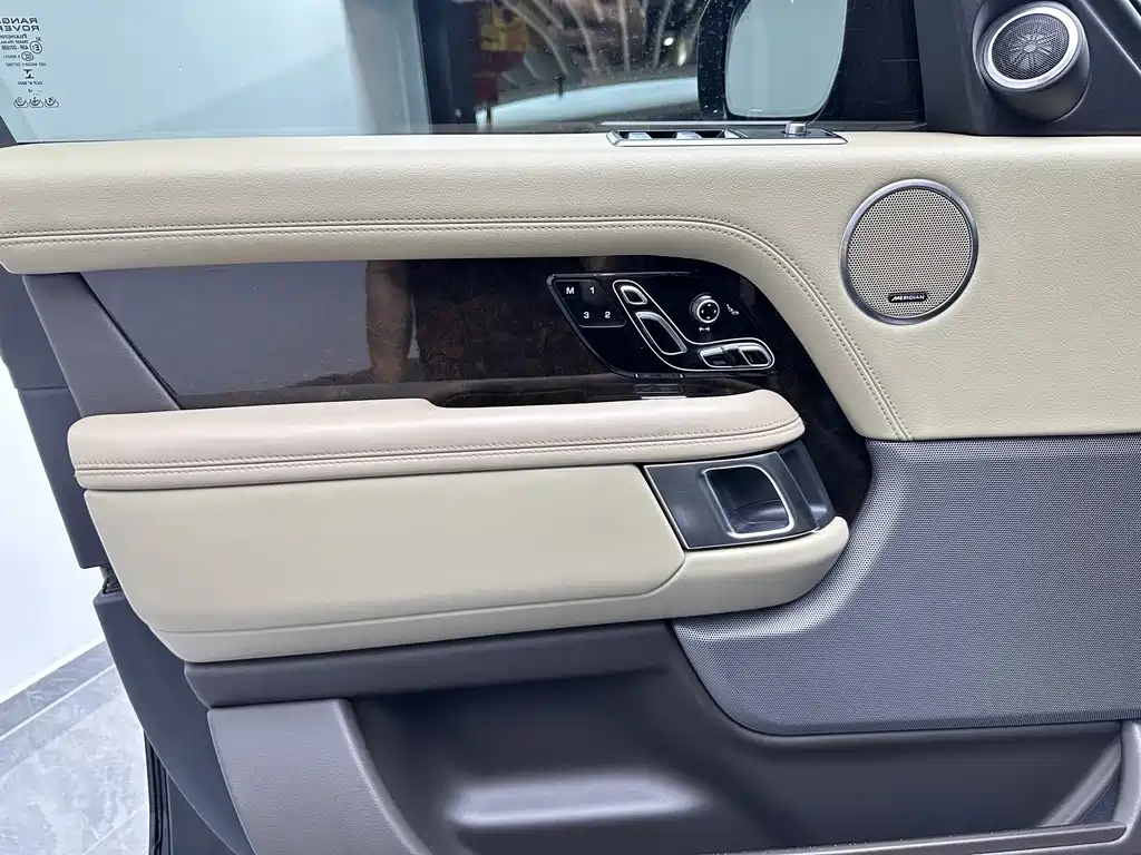 Land Rover Range Rover — миниатюра 18