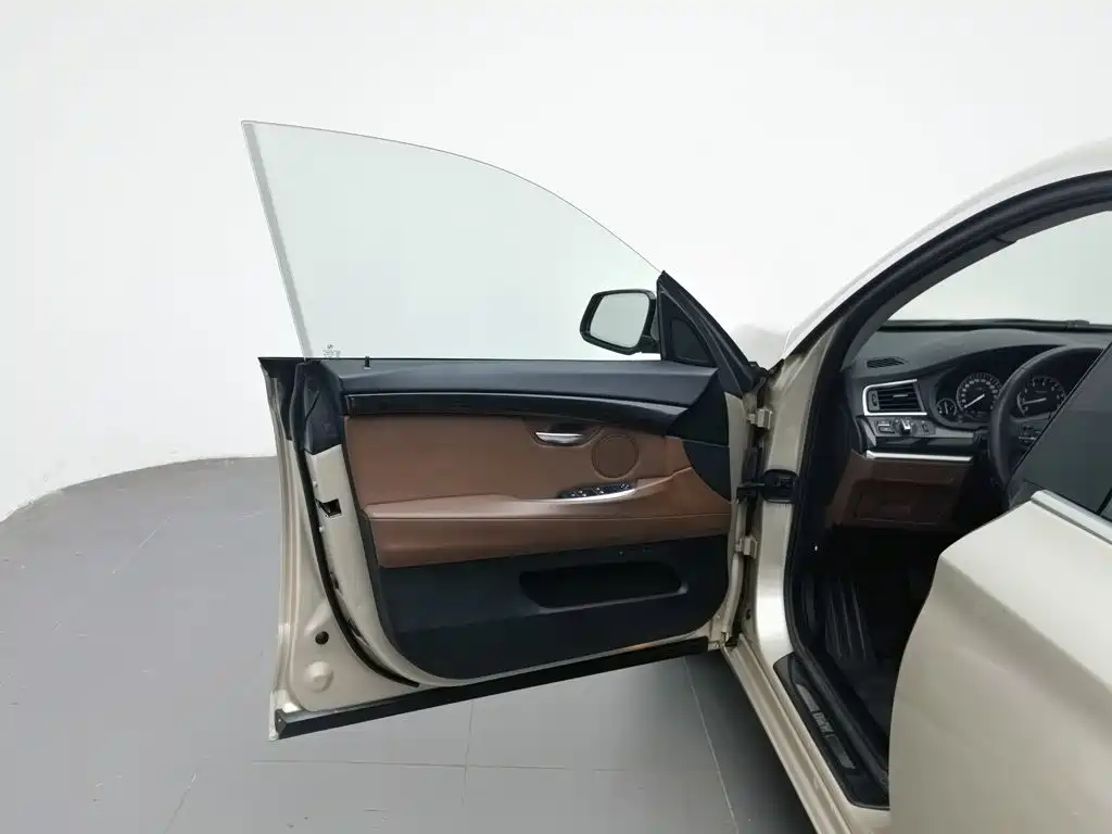 BMW 5 Series GT — миниатюра 8
