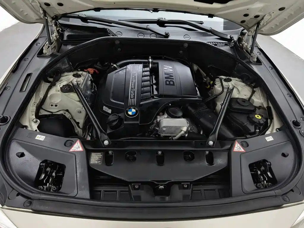 BMW 5 Series GT — миниатюра 6