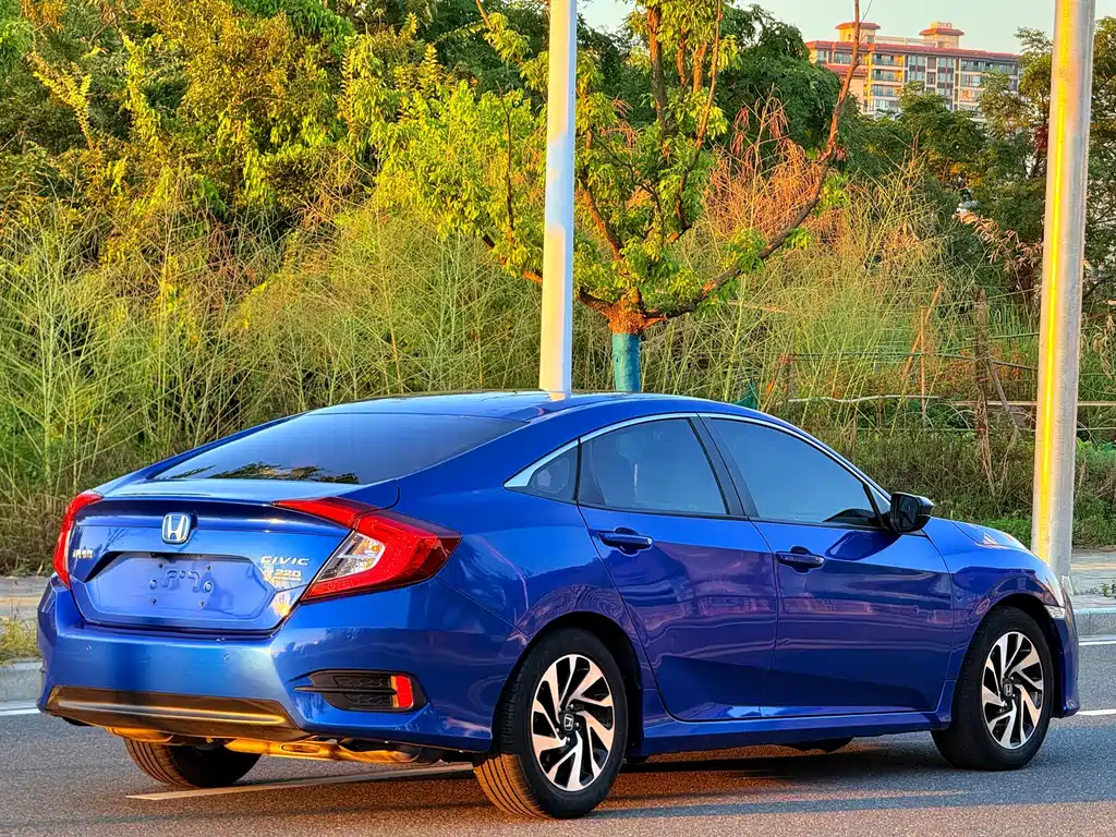 Honda Civic — миниатюра 7