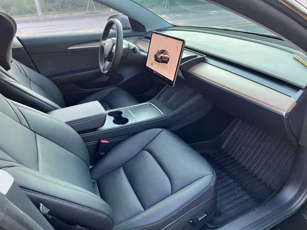 Tesla Model 3 — миниатюра 9