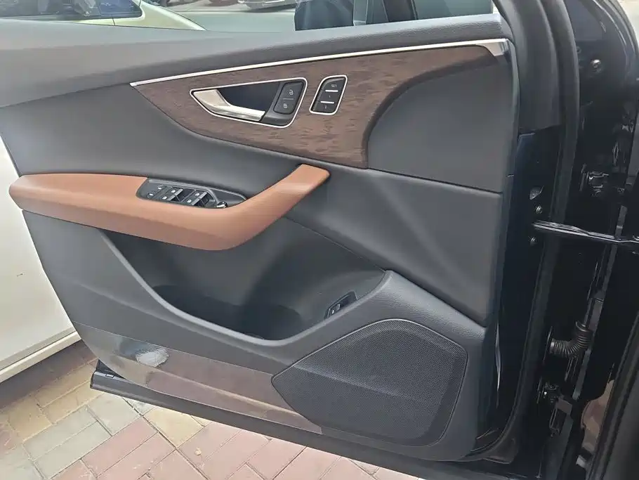 Audi Q7 — миниатюра 7