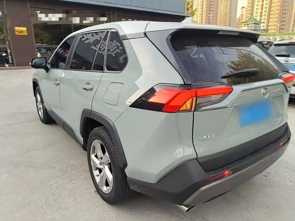 Toyota RAV4 — миниатюра 5