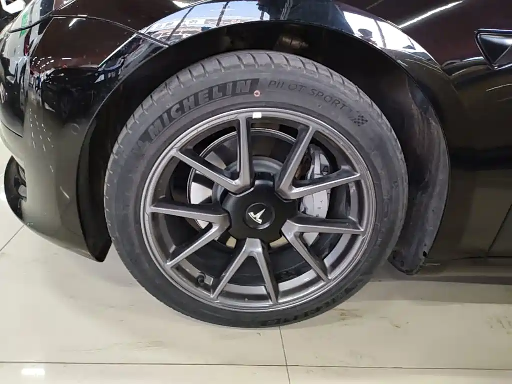 Tesla Model 3 — миниатюра 23